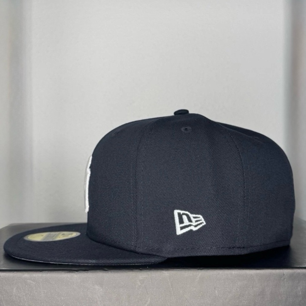 Yankee’s Size 8- New Era 59Fifty (5950) x Bad Bunny x FRSH Company ‘Nuevayol’ 🔥 - Picture 5 of 7